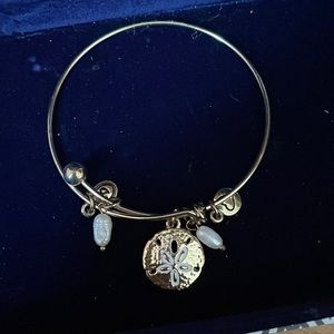 Beautiful gold Bella Perlina sand dollar bracelet
